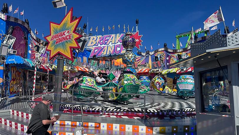 Strahlend blauer Himmel über der Theresienwiese – die Wiesn startet am Mittwoch mit Kaiserwetter. Strahlend blauer Himmel über der Theresienwiese – die Wiesn startet am Mittwoch mit Kaiserwetter.