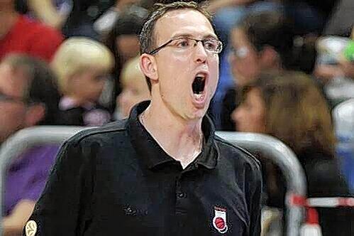 Temperamentsbolzen an der Seitenlinie: Brose-Trainer Chris Fleming gewann mit seinen Bamberger Korbwerfern den Domreiter-Cup.