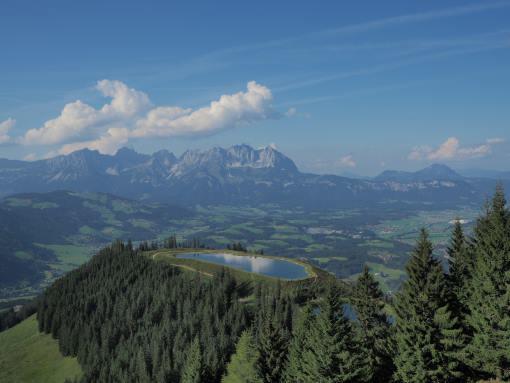 Beeindruckender Blick vom Stref-Starthaus hinüber ins Kaisergebirge.
