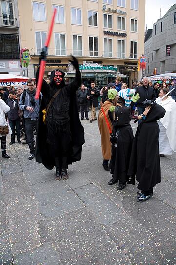 Buntes Treiben am Faschingssonntag in der Innenstadt