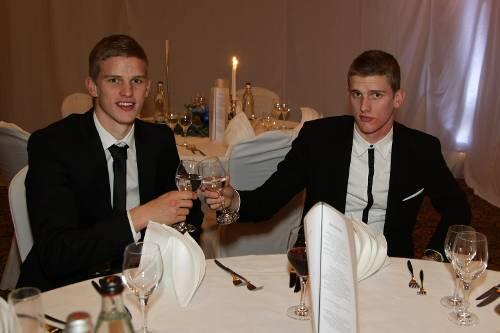 Stehen sich das erste Mal als Gegner gegenüber: Lars und Sven Bender.