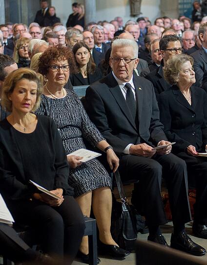 Die Musikerin Anne-Sophie Mutter mit Baden-Württembergs Ministerpräsidenten Winfried Kretschmann (Grüne) und seiner Frau Gerlinde