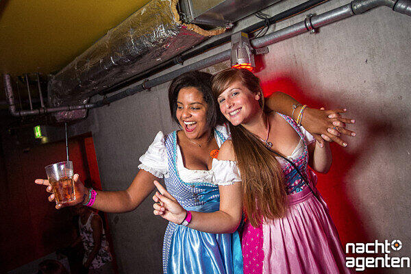 Etwas züchtiger, aber immer noch ganz schön sexy waren die After-Wiesn-Partys am Wochenende im Neuraum.