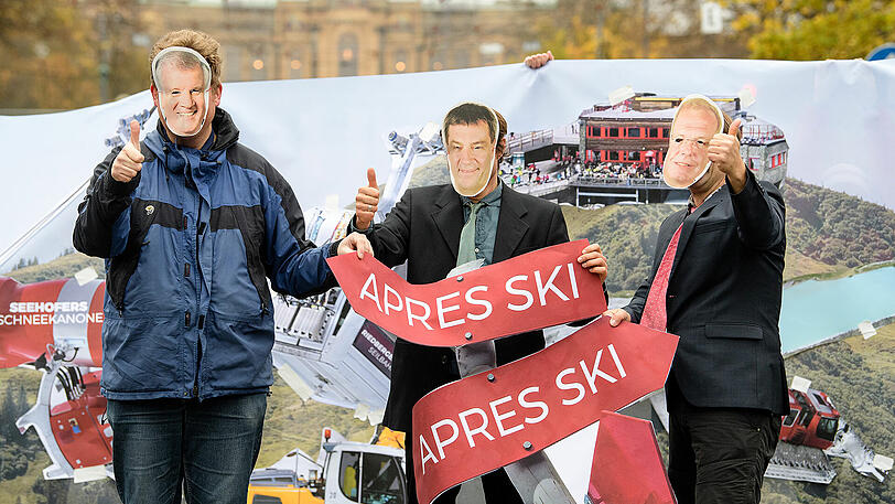 Aktivisten von Umweltverbänden protestierten am Donnerstag vor dem Maximilianeum gegen die Skischaukel am Riedberger Horn.