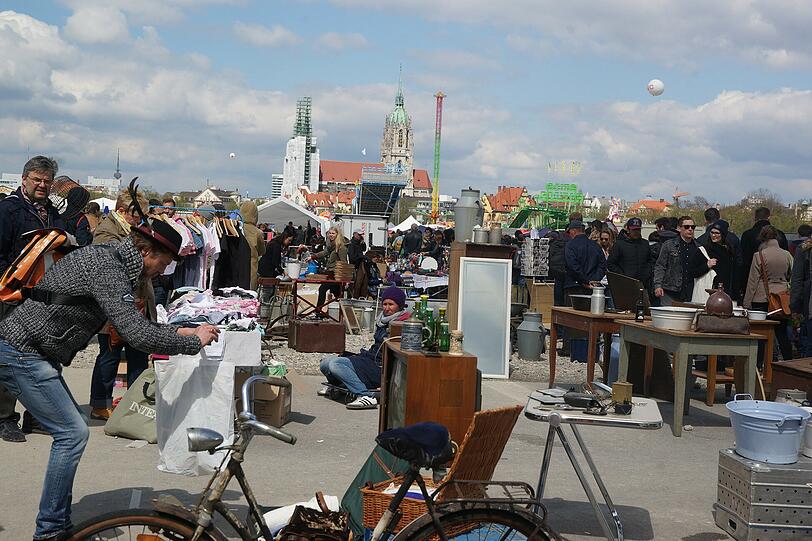 Weitere Bilder von Bayerns größtem Flohmarkt auf der Theresienwiese am Samstag.