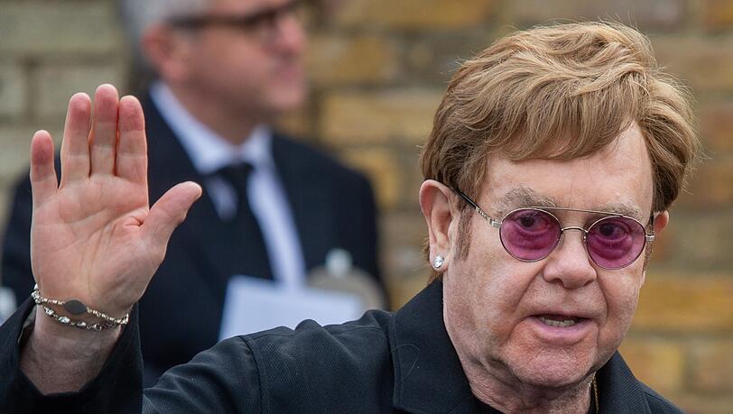König des Goodbye: Sir Elton John spielte im Laufe von fünf Jahren weltweit 330 Abschiedskonzert. König des Goodbye: Sir Elton John spielte im Laufe von fünf Jahren weltweit 330 Abschiedskonzert.