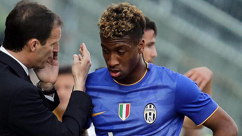 Kingsley Coman lauscht den Worten von Juventus-Coach Massimiliano Allegri (links). Kingsley Coman lauscht den Worten von Juventus-Coach Massimiliano Allegri (links).
