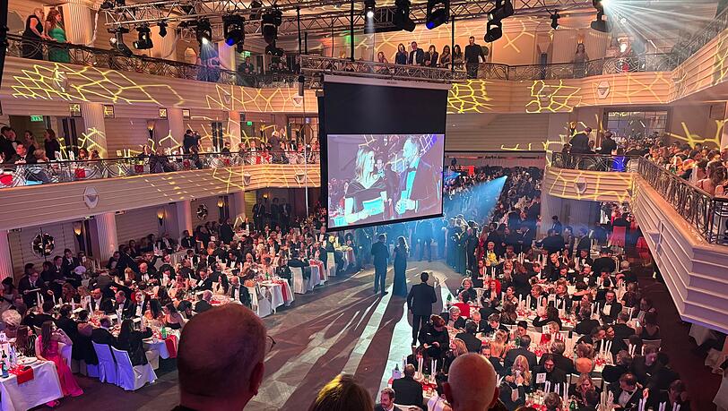 Steven Gätjen und Nina Eichinger moderieren den Filmball. Steven Gätjen und Nina Eichinger moderieren den Filmball.