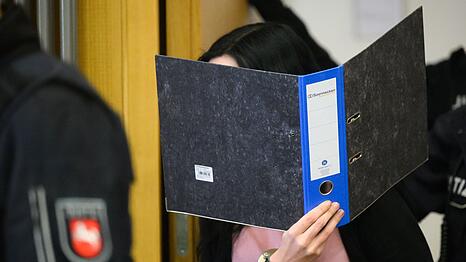 Eine 27-j&auml;hrige Frau muss f&uuml;r einen Mordversuch mit Ameisens&auml;ure f&uuml;r zw&ouml;lf Jahre in Haft. (Archivbild)