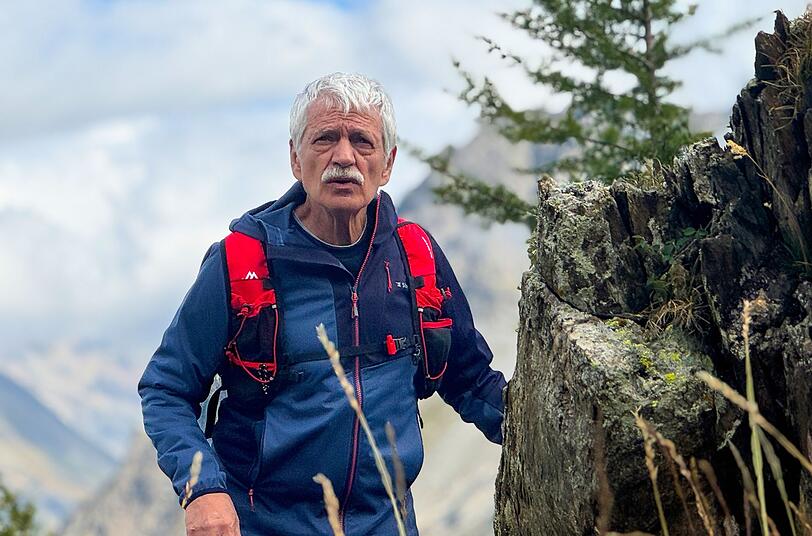 Enzo (Fabrizio Bentivoglio) trifft in den Bergen einen alten Freund - alles nur Zufall? Enzo (Fabrizio Bentivoglio) trifft in den Bergen einen alten Freund - alles nur Zufall?