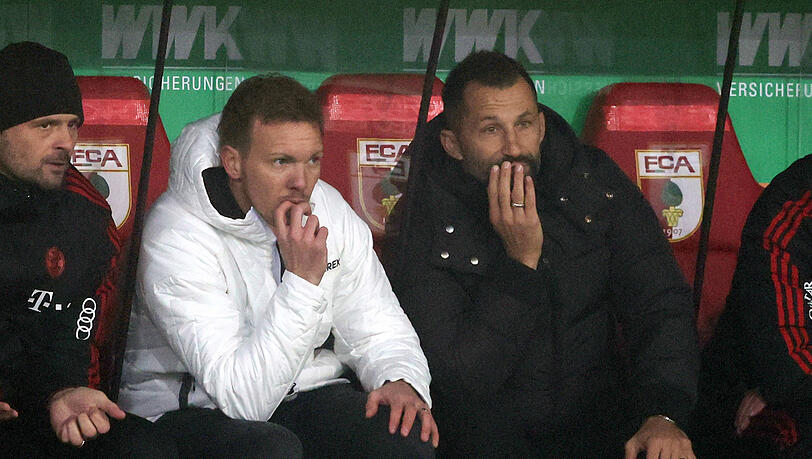 Enttäuschte Gesichter bei Julian Nagelsmann (l.) und Hasan Salihamidzic. Enttäuschte Gesichter bei Julian Nagelsmann (l.) und Hasan Salihamidzic.