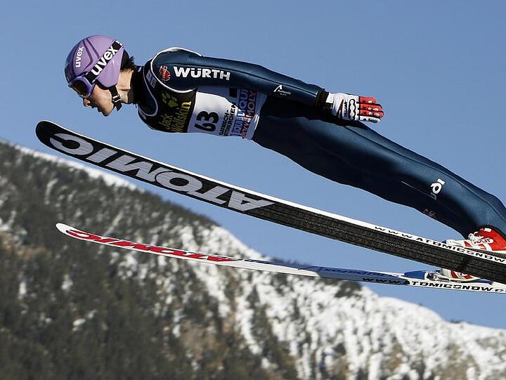 Der Adler fliegt wieder: Martin Schmitt meldete sich mit seinem dritten Rang in Innsbruck endgültig in der Weltspitze zurück.