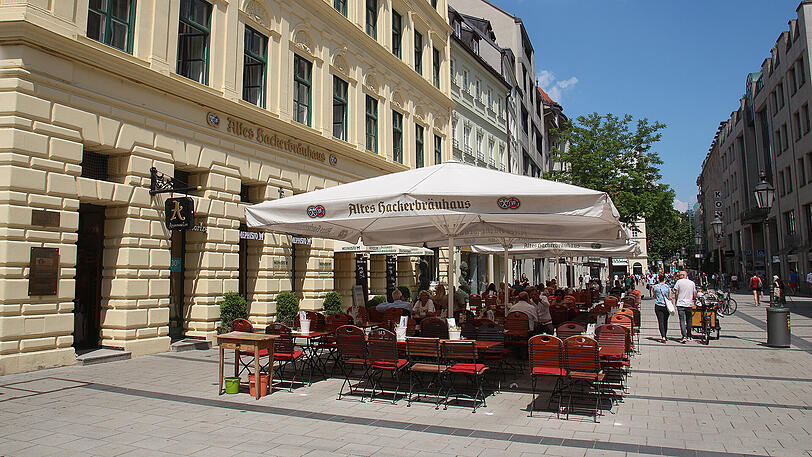 Altes Hackerbräuhaus: 4,90 Euro. Bier: Hacker-Pschorr.