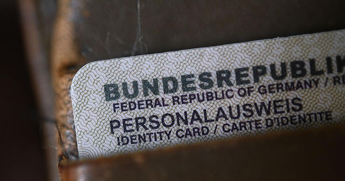 Mann-verliert-Jacke-und-Ausweis-bei-Flucht-vor-der-Polizei