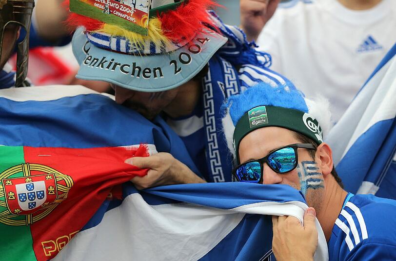 Sie zeigen ihrem Team, dass sie es lieben: So wild sind die Fan-Verkleidungen zur EM 2012!