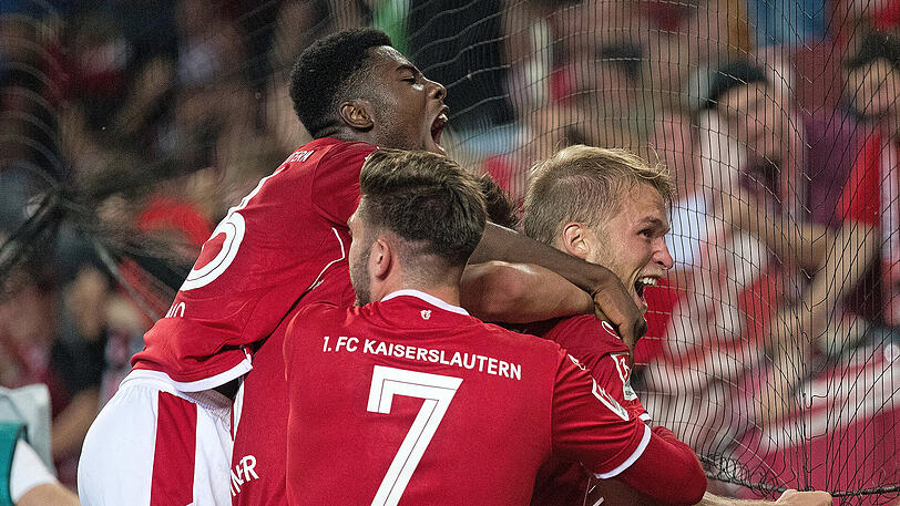 Mit seinem Neun-Minuten-Hattrick bescherte der schwedische Angreifer Sebastian Andersson (rechts) dem neuen FCK-Trainer Jeff Strasser den erhofften Sieg zum Einstand.