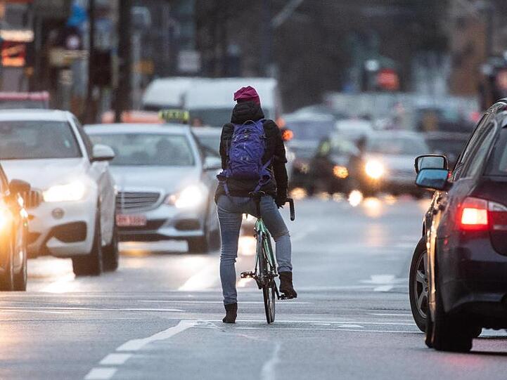 Eigentlich zielte eine Reform der Verkehrsregeln vor allem auf mehr Schutz für Radler. Doch hinzugekommene schärfere Sanktionen für Raser sorgen weiter für Ärger.