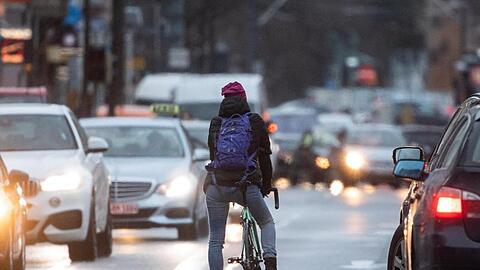 Eigentlich zielte eine Reform der Verkehrsregeln vor allem auf mehr Schutz für Radler. Doch hinzugekommene schärfere Sanktionen für Raser sorgen weiter für Ärger.