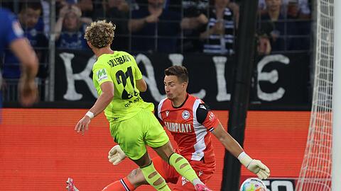 Benedict Hollerbach (l) erzielte beide Treffer für Wehen Wiesbaden.