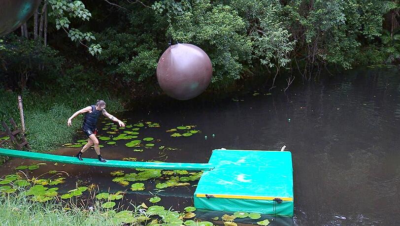 Gil Ofarim in der Dschungelpr&uuml;fung vor dem fatalen Sturz.