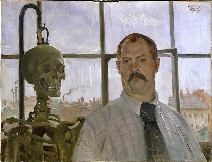 Wer sich in die alte Villa begibt, wird oben in der Porträt-Galerie von Lovis Corinth &ndash; hier sein Selbstbildnis &ndash; begrüßt.