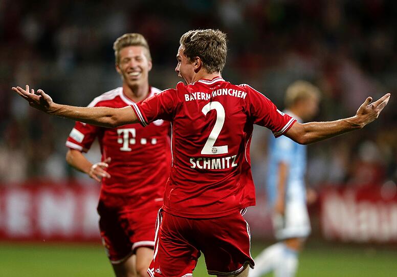 Die Bayern entscheiden das Regionaliga-Derby mit 2:0 für sich. Hier freut sich Benno Schmitz über seinen Freistoßtor zum 1:0. Die Bilder vom Spiel