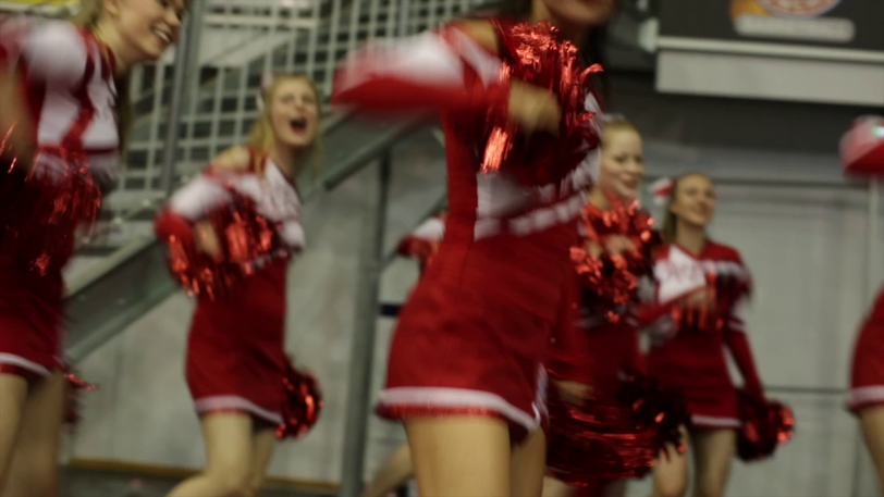 Da schauen auch die Cheerleader kurz hin...