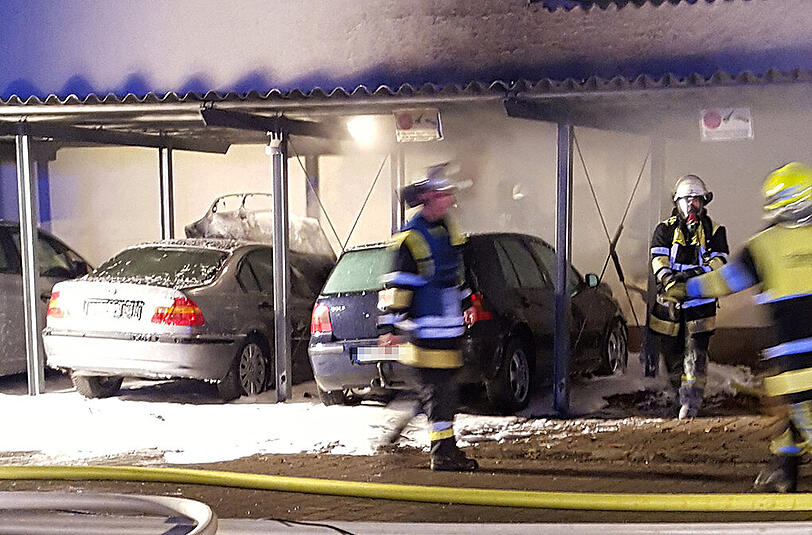 Der Schaden beträgt bei beiden Fahrzeugen jeweils 15.000 Euro.