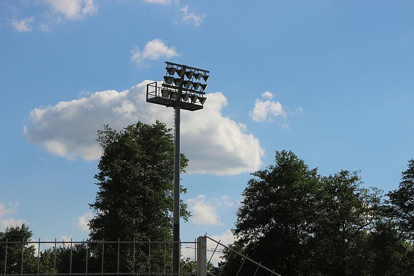 Ausnahmezustand vor Guardiolas erstem Spiel in Weiden: Die AZ war schon da und zeigt in der Bilderstrecke, was die Bayern dort erwartet.