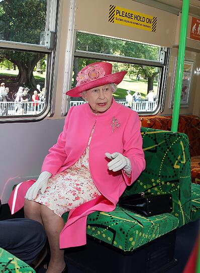 Queen Elizabeth II. wird am 21. April 92 Jahre alt und ist bekannt für ihren bunten Look.