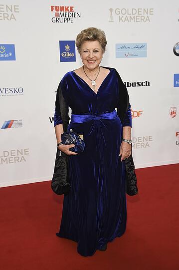 Top: Marie-Luise Marjan in einem blauschimmernden Abendkleid