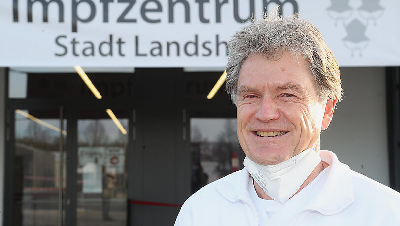 Dr. Uwe Schubart arbeitet seit 35 Jahren als Arzt. In Interview spricht er über den Impfstoff und die Unsicherheit darüber. Dr. Uwe Schubart arbeitet seit 35 Jahren als Arzt. In Interview spricht er über den Impfstoff und die Unsicherheit darüber.