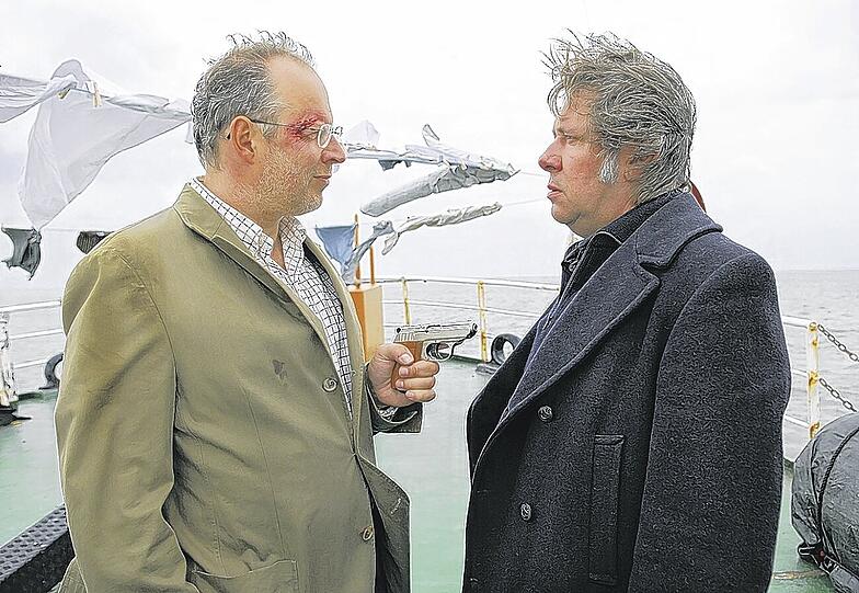 In der Siegfried-Lenz-Verfilmung liefert sich Axel Milberg (li.) ein Duell mit Jan Fedder.