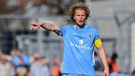 Der Kapitän gibt die blaue Richtung vor: Jesper Verlaat.