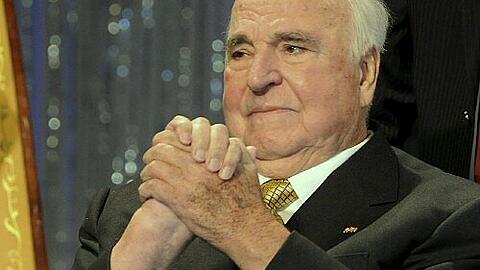 Helmut Kohl ist angeschlagen. Seine Freunde sagen, er sei auf dem Weg der Besserung.