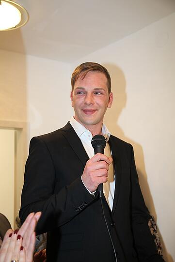 Gastgeber und Instituts-Inhaber Tommy Toro