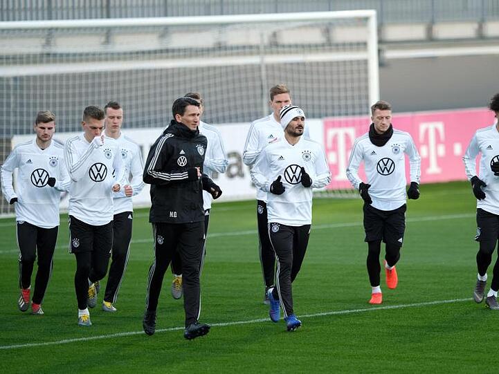 Nur eine Kleingruppe von acht DFB-Akteuren stand auf dem Trainingsplatz.