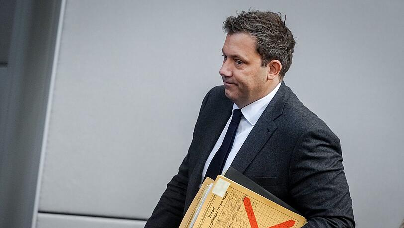 Der Finanzminister fordert eine &Uuml;bergewinnsteuer und einen Preisdeckel f&uuml;r Kraftstoffe. (Archivbild)