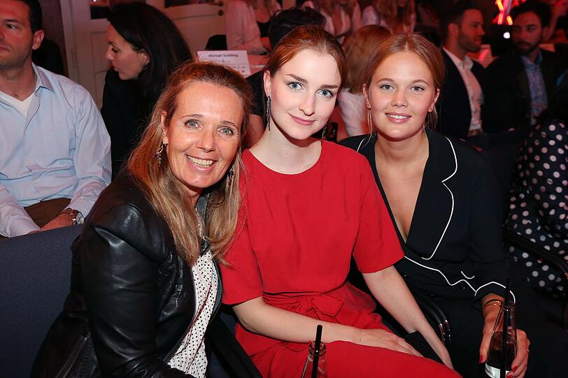 Der AZ-Modelcontest feiert Finale im Silbersaal des Deutschen Theaters. Am Ende war es Jeannie, die die Jury am meisten überzeugt hat. Die 23-Jährige ist die neue Schöne Münchnerin. Die Bilder des Galaabends zum Durchklicken.