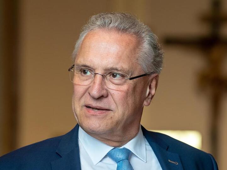 Joachim Herrmann (CSU), Innenminister von Bayern, während einer Landtagssitzung im bayerischen Landtag. Foto: Peter Kneffel/dpa/Archivbild