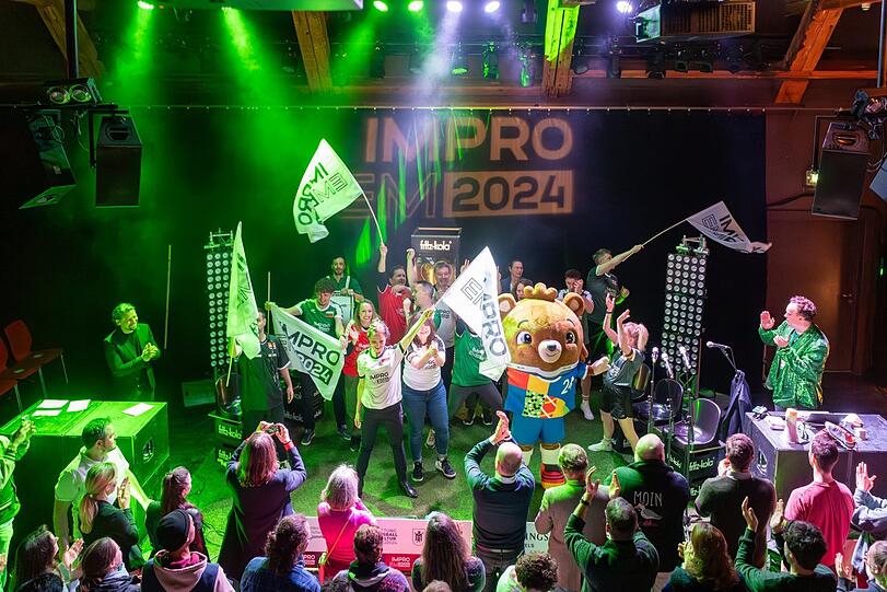 Stimmungsvoller Auftakt der Impro-EM im Ampere.