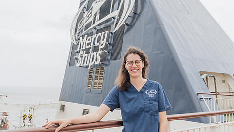Lena Bl&auml;sing aus M&uuml;nchen arbeitet als Dental Team Coordinator auf einem Hospitalschiff von Mercy Ships.