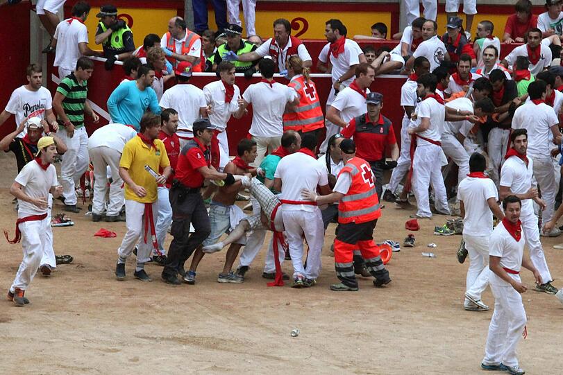 Stierhatz brutal: Aktuelle Bilder aus Pamplona.
