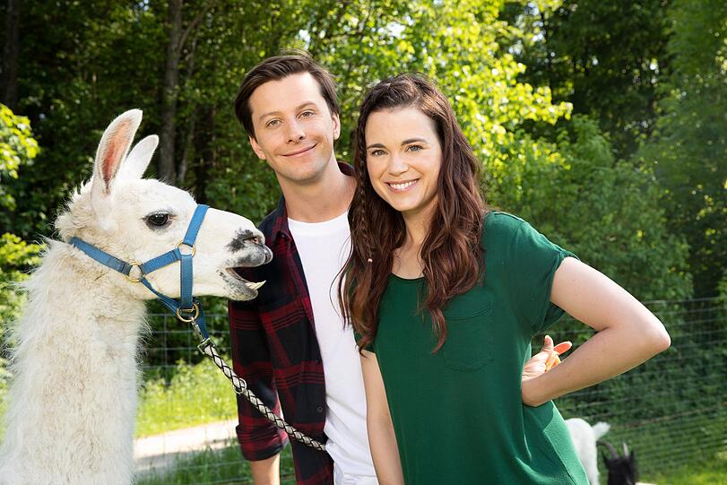 Ab 8. September lösen Jojo und Patricia sonntags um 10 Uhr im Disney Channel abwechselnd verrückte Tierrätsel. Sie machen sich auf die Suche nach einem ganz bestimmten Tier, das drei bestimmte Eigenschaften hat. Zum Beispiel: &bdquo;Finde ein Tier, das sich einkugeln kann, über 100 Füße hat und sich auf sein Essen setzt.&ldquo; Was das wohl sein könnte? Auf der Suche nach dem richtigen Tier reisen die beiden durch Europa und Afrika und begegnen dabei den verschiedensten heimischen Tieren und Exoten!
