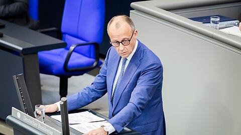 Der Kanzler weicht bei seinem Nein zum Iran-Krieg auch im Bundestag kein St&uuml;ck zur&uuml;ck.