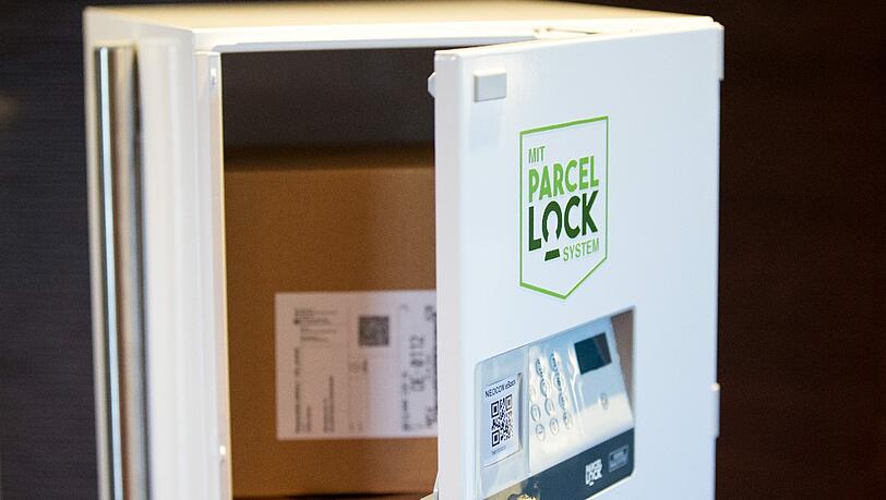 Der anbieterneutrale Paketkasten wurde gemeinsam von den Postkonkurrenten DPD, Hermes und GLS entwickelt. Der anbieterneutrale Paketkasten wurde gemeinsam von den Postkonkurrenten DPD, Hermes und GLS entwickelt.
