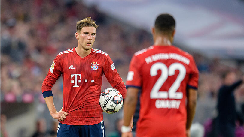 Ein Bayern-Akteur setzt den anderen: Leon Goretzka (l.) muss bei der Nationalmannschaft verletzt passen, dafür wurde Serge Gnabry nachnominiert.