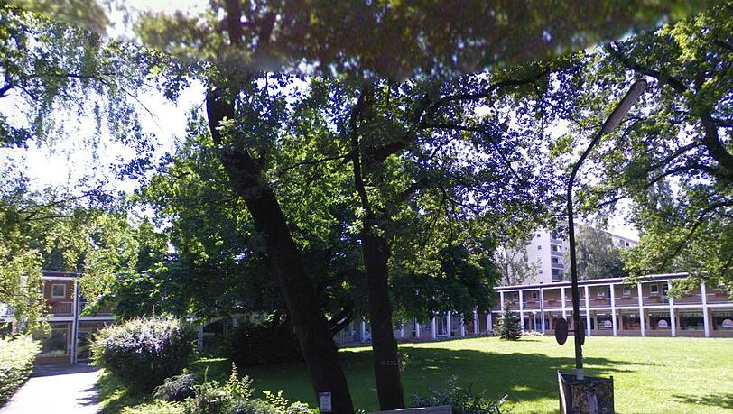 Hier an der Buschingstraße wird in Kürze eine Postfiliale öffnen. Hier an der Buschingstraße wird in Kürze eine Postfiliale öffnen.