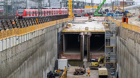 Eine Zweite Röhre, mitten durch die Stadt – dass das nicht ganz leicht geht, ist klar. Aber wie konnten die Projektkosten so explodieren?