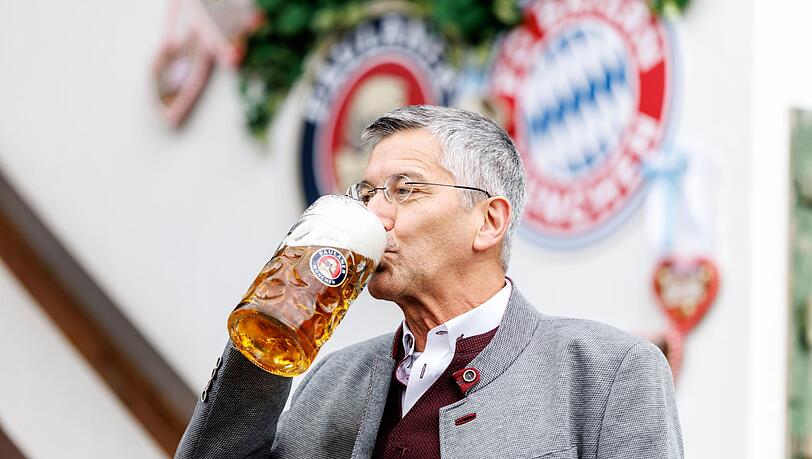 Durfte auch auf eine Super-Serie des FC Bayern anstoßen: Präsident Herbert Hainer. Durfte auch auf eine Super-Serie des FC Bayern anstoßen: Präsident Herbert Hainer.